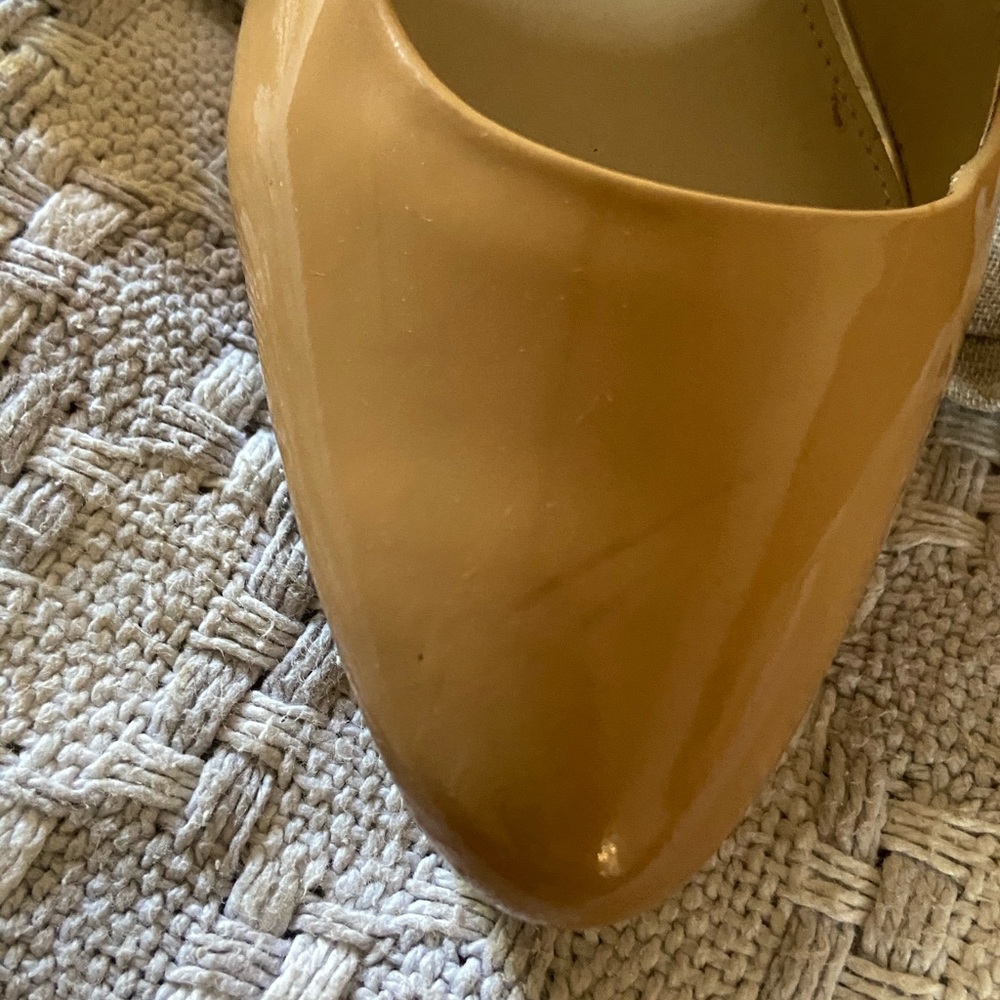 Coach Pumps - Picture 3 of 6